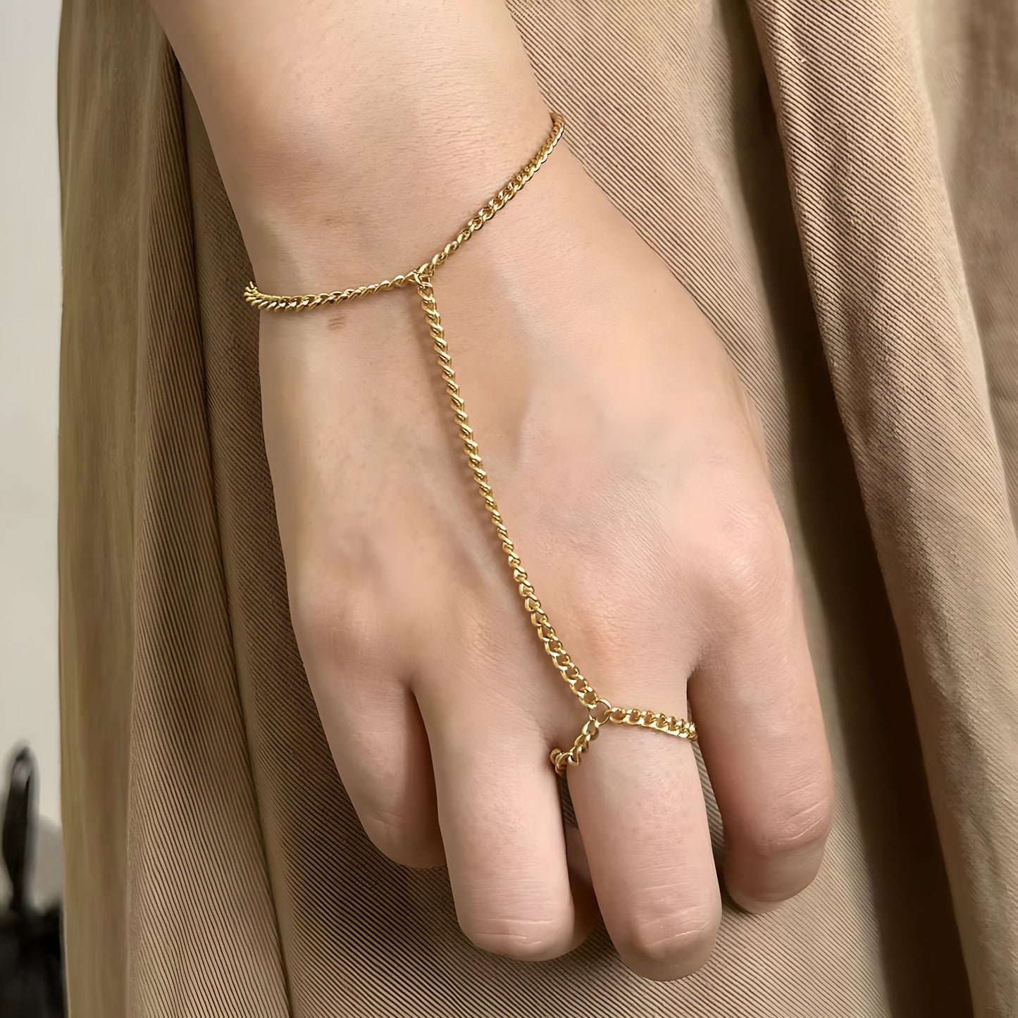 Coraline – Elegáns Kézlánc